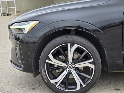 Used 2023 Volvo XC60 B5 Ultimate w/ Climate Package image 17