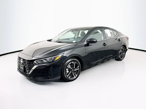 Used 2025 Nissan Sentra SV image 3