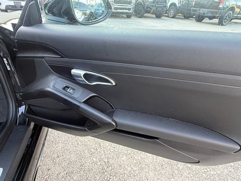 Used 2018 Porsche 718 Boxster RWD image 12