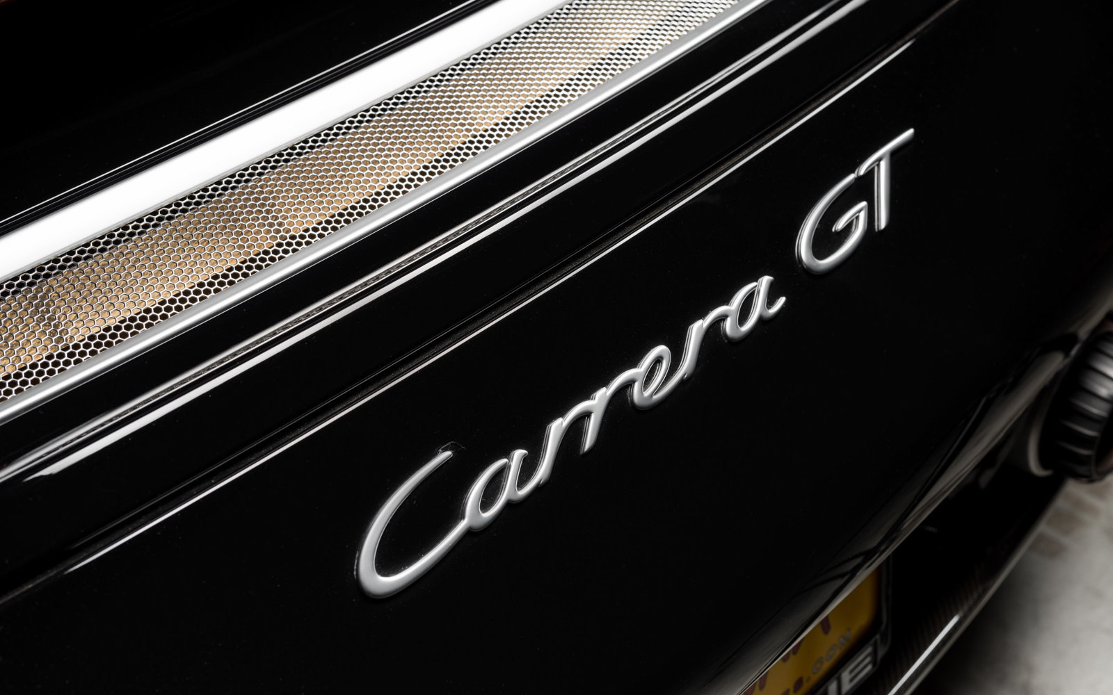 Used 2005 Porsche Carrera GT RWD image 7