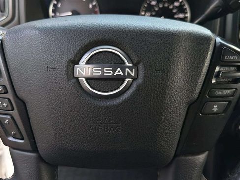 Used 2023 Nissan Titan SV w/ SV Convenience Package AWD/4WD image 11