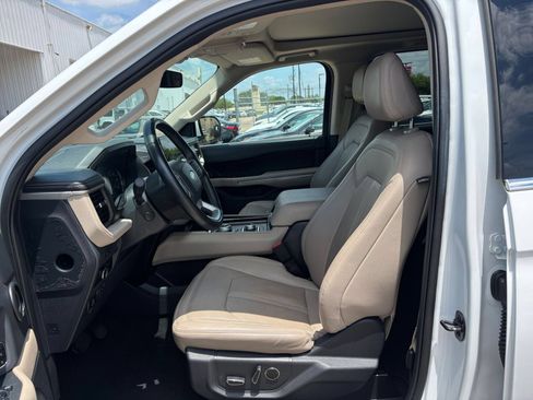 Used 2024 Ford Expedition Limited AWD/4WD image 30