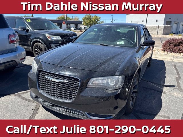 Used 2018 Chrysler 300 Touring w/ Sport Appearance Package RWD image 3