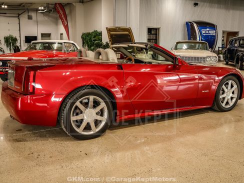 Used 2005 Cadillac XLR RWD image 29