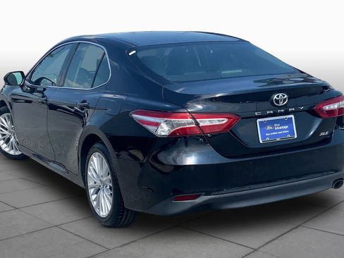 Used 2018 Toyota Camry XLE FWD image 12