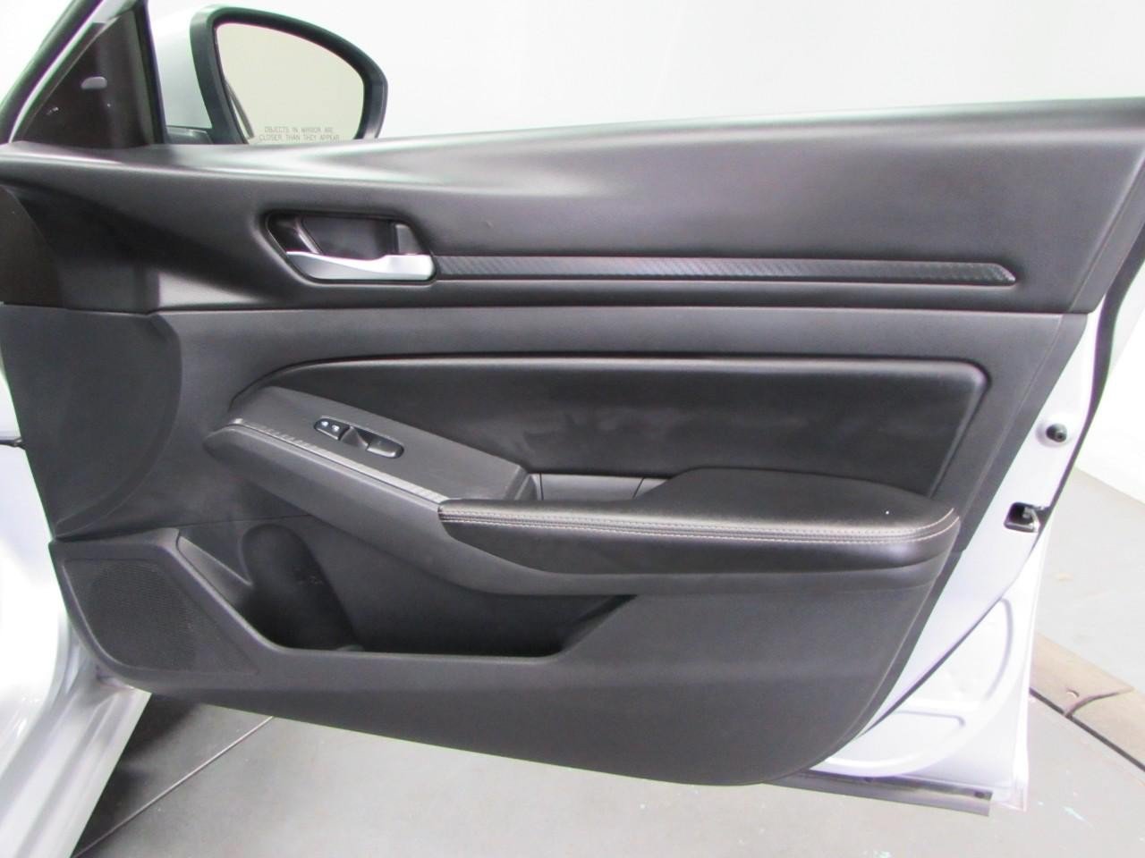Used 2024 Nissan Altima 2.5 SV w/ SV Premium Package FWD image 16