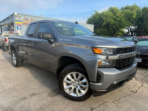 Used 2019 Chevrolet Silverado 1500 Custom w/ Custom Value Package image 1