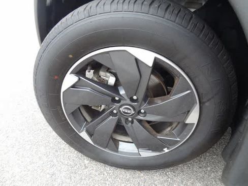 Used 2025 Nissan Rogue SV AWD/4WD image 34