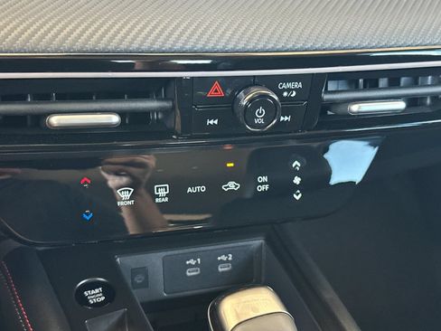 Used 2025 Nissan Kicks SR FWD image 25
