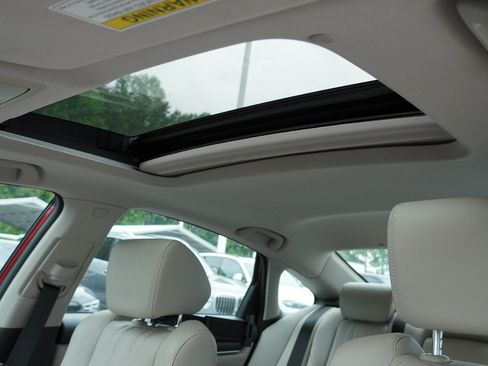 Used 2018 Honda Accord Touring image 12
