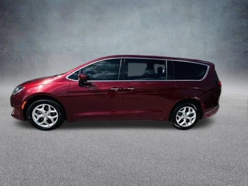 Used 2017 Chrysler Pacifica Touring Plus w/ Tire & Wheel Group FWD image 5