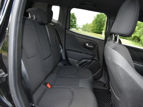 Used 2022 Jeep Renegade Altitude w/ Convenience Group AWD/4WD image 26