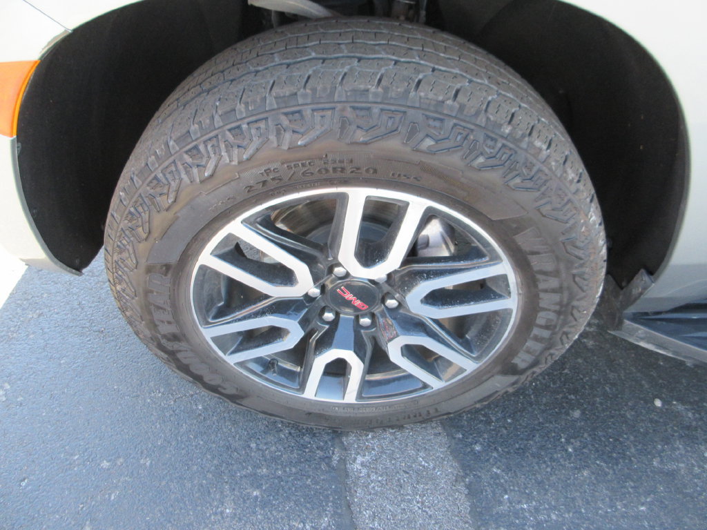 Certified 2024 GMC Yukon AT4 w/ Technology Package AWD/4WD image 15