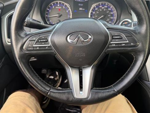 Used 2018 INFINITI Q60 2.0t w/ Moonroof Package RWD image 14
