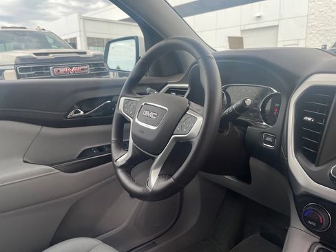 Used 2023 GMC Acadia SLT w/ Technology Package FWD image 28