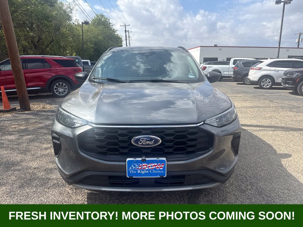 Used 2025 Ford Escape ST-Line FWD image 2