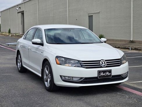 Used 2015 Volkswagen Passat 1.8T Limited Edition FWD image 3