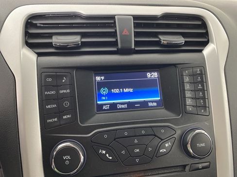 Used 2014 Ford Fusion SE image 18