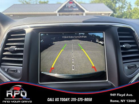 Used 2018 Jeep Grand Cherokee Limited AWD/4WD image 17
