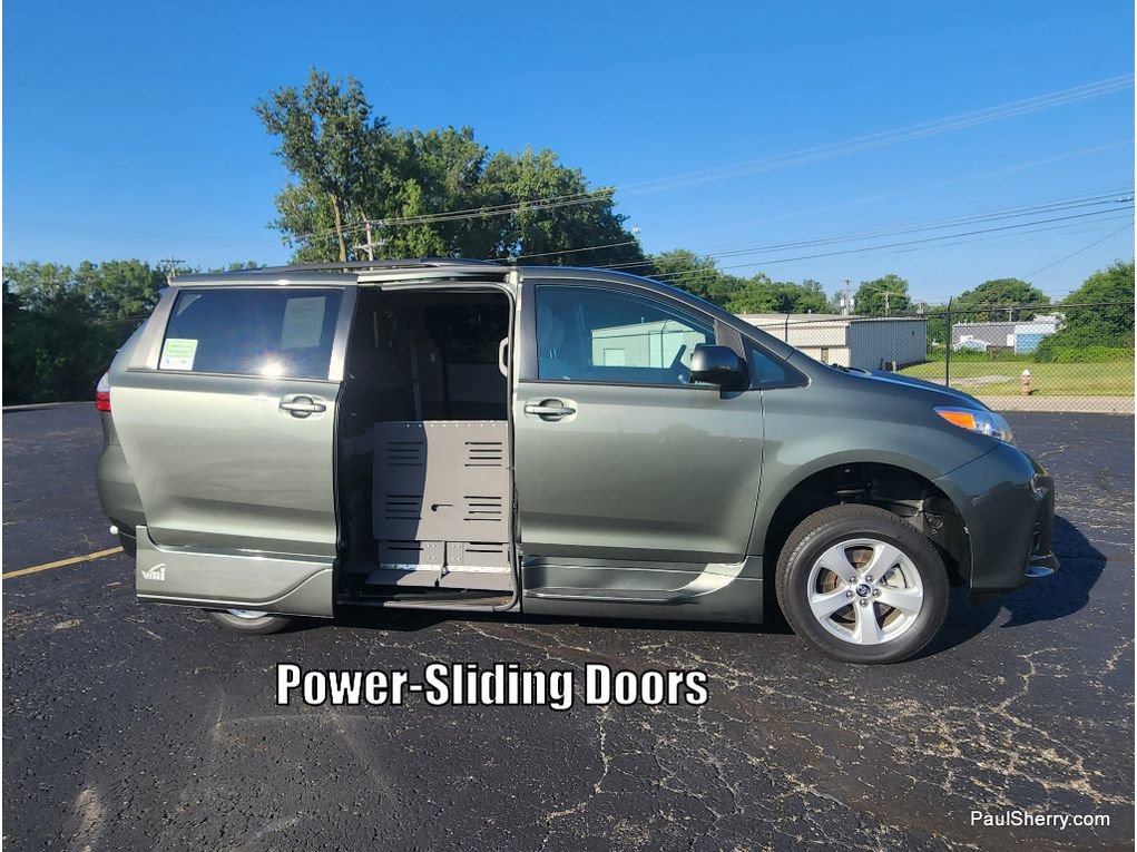 Used 2020 Toyota Sienna LE FWD image 18