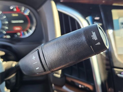 Used 2017 Cadillac Escalade Luxury image 41