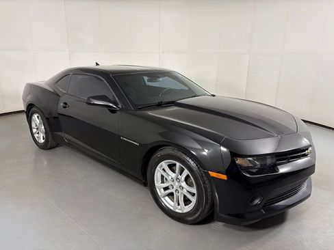 Used 2015 Chevrolet Camaro LT RWD image 2