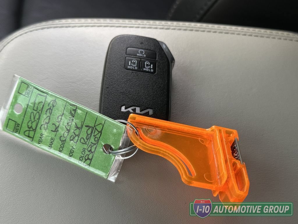Used 2022 Kia Carnival EX FWD image 32