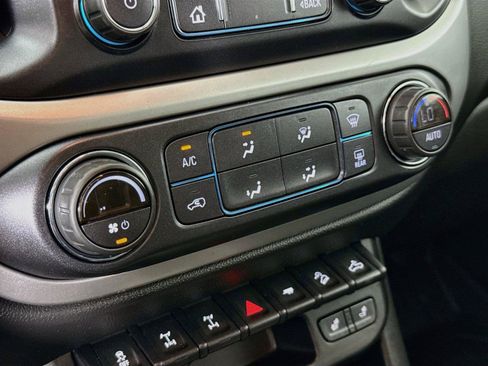 Used 2022 Chevrolet Colorado ZR2 AWD/4WD image 17