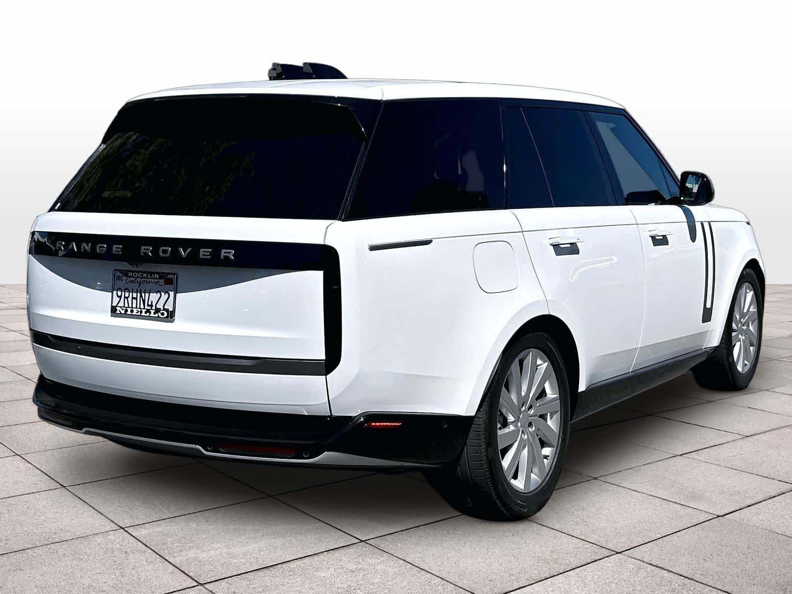 Used 2025 Land Rover Range Rover SE AWD/4WD image 17