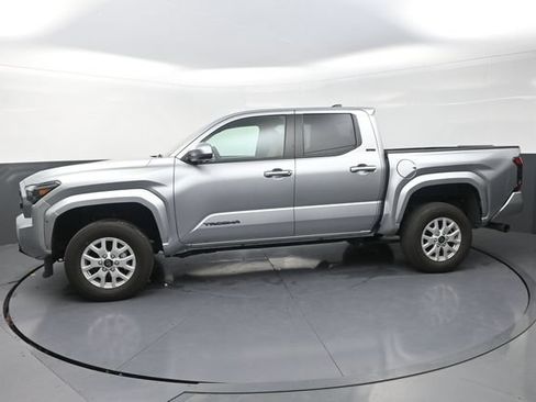 Used 2025 Toyota Tacoma SR5 AWD/4WD image 46