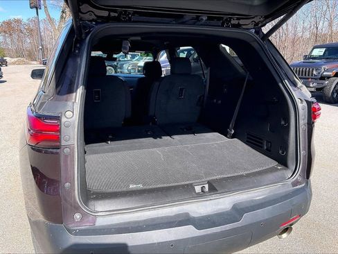 Used 2023 Chevrolet Traverse LT w/ Rear Camera Mirror Package image 35