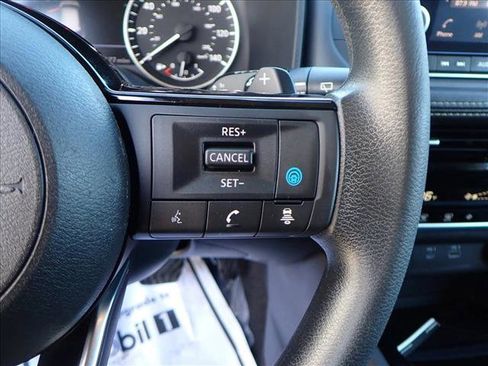 Used 2022 Nissan Rogue SV image 15