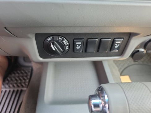 Used 2006 Nissan Frontier LE AWD/4WD image 12