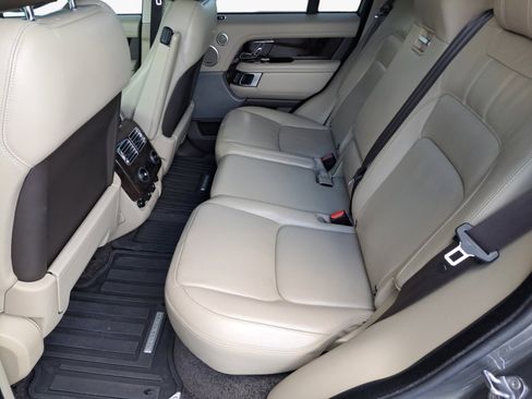 Used 2018 Land Rover Range Rover HSE image 12
