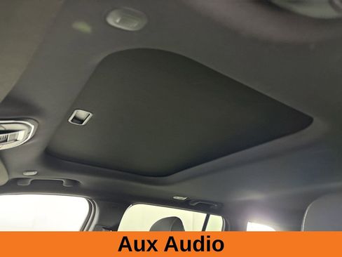 Used 2024 Jeep Grand Cherokee Laredo X image 10