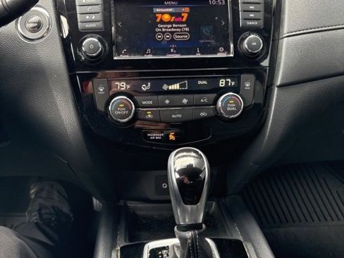 Certified 2020 Nissan Rogue SV image 8