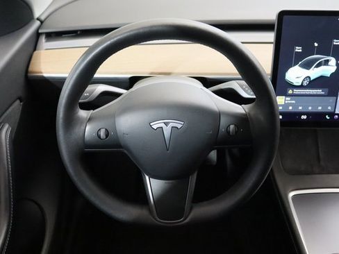 Used 2022 Tesla Model Y Long Range image 4