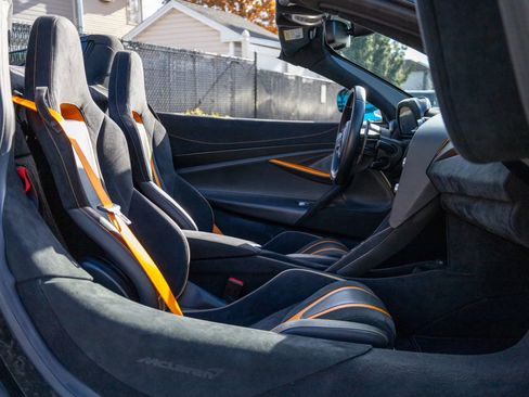 Used 2022 McLaren 720S Spider image 59
