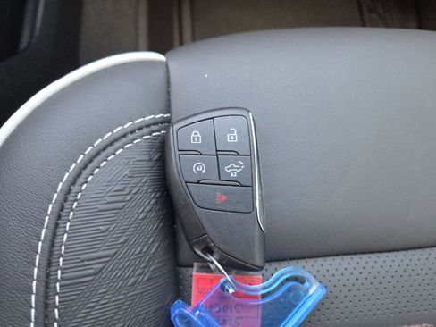 Used 2025 GMC Sierra 2500 AT4X image 39