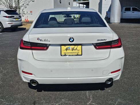 Used 2025 BMW 330i Sedan image 5