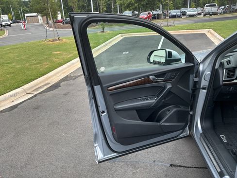 Used 2019 Audi Q5 2.0T Premium Plus w/ Premium Plus Package AWD/4WD image 14