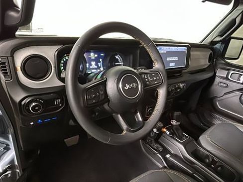 Used 2024 Jeep Wrangler Unlimited AWD/4WD image 13