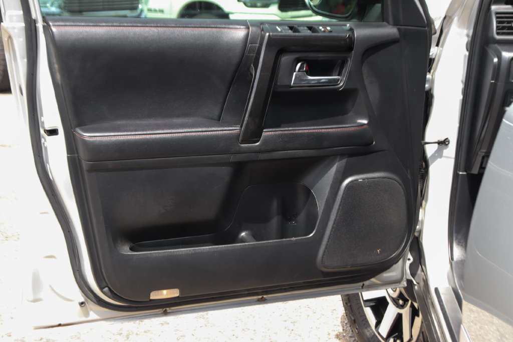 Used 2020 Toyota 4Runner TRD Off-Road AWD/4WD image 17