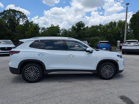 Used 2025 Volkswagen Tiguan S w/ 18" Wheel Package FWD image 3