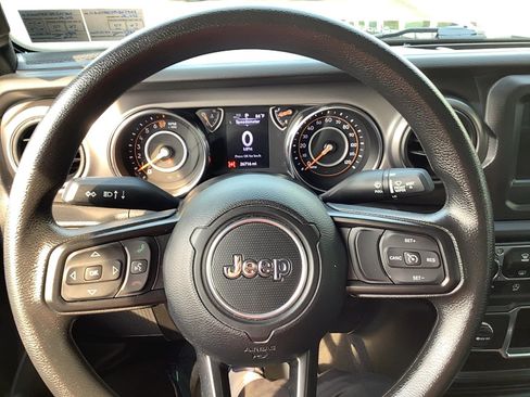 Certified 2023 Jeep Gladiator Sport AWD/4WD image 10