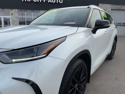 Used 2023 Toyota Highlander XSE image 2