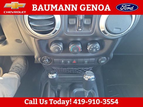 Used 2016 Jeep Wrangler Unlimited Sahara AWD/4WD image 17