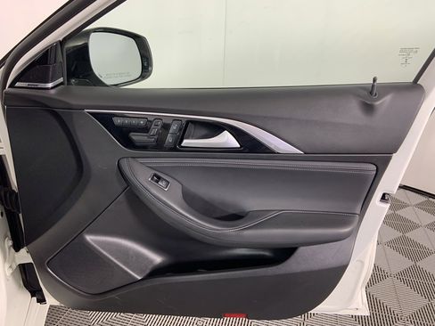 Used 2017 INFINITI QX30 Premium w/ Navigation Package image 22