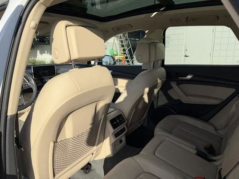 Used 2020 Audi Q5 e Prestige w/ Prestige Package image 17