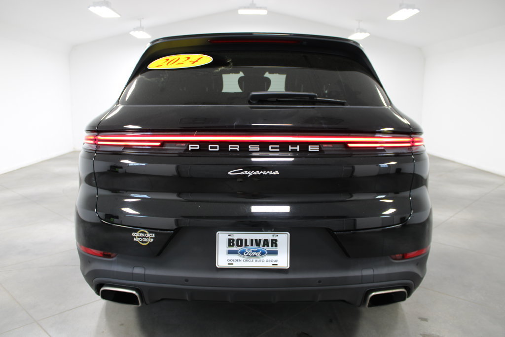 Used 2024 Porsche Cayenne AWD/4WD image 8